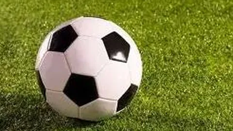 尤度朱彦西同庆生辰，书豪调侃：下次拍照别戴护目镜啦